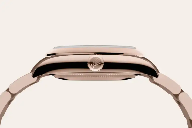 Rolex Oyster Perpetual in 18 ct Everose gold, M124205-0002 - Swiss Time Square